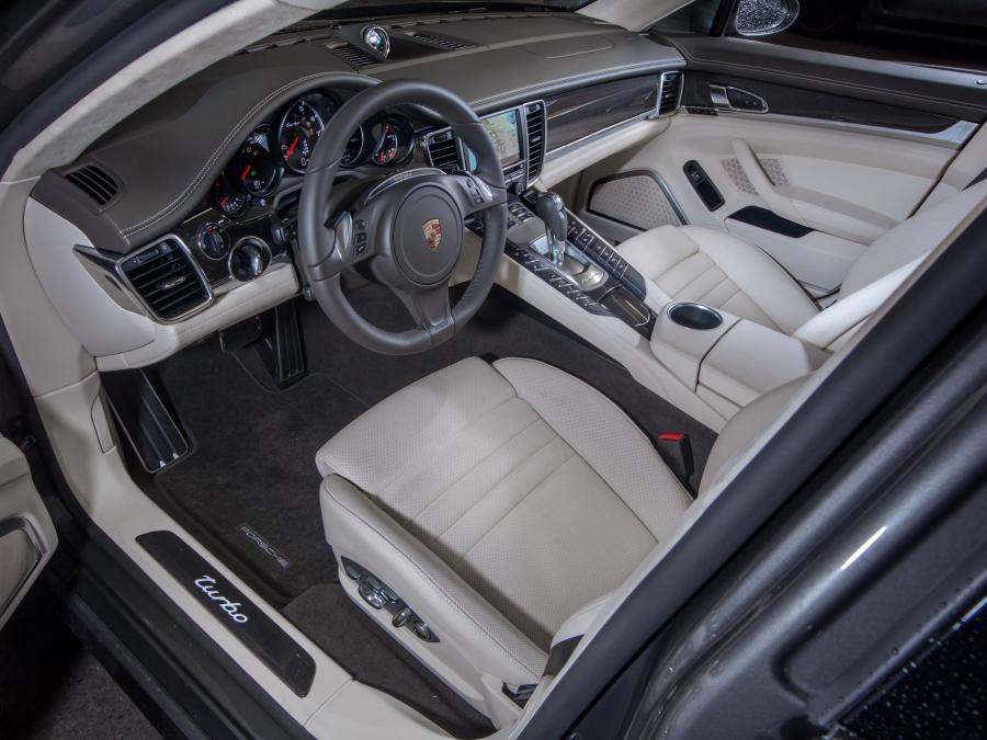 Интерьер Porsche Panamera Turbo 2013 года  (US) (фото 11 из 11)